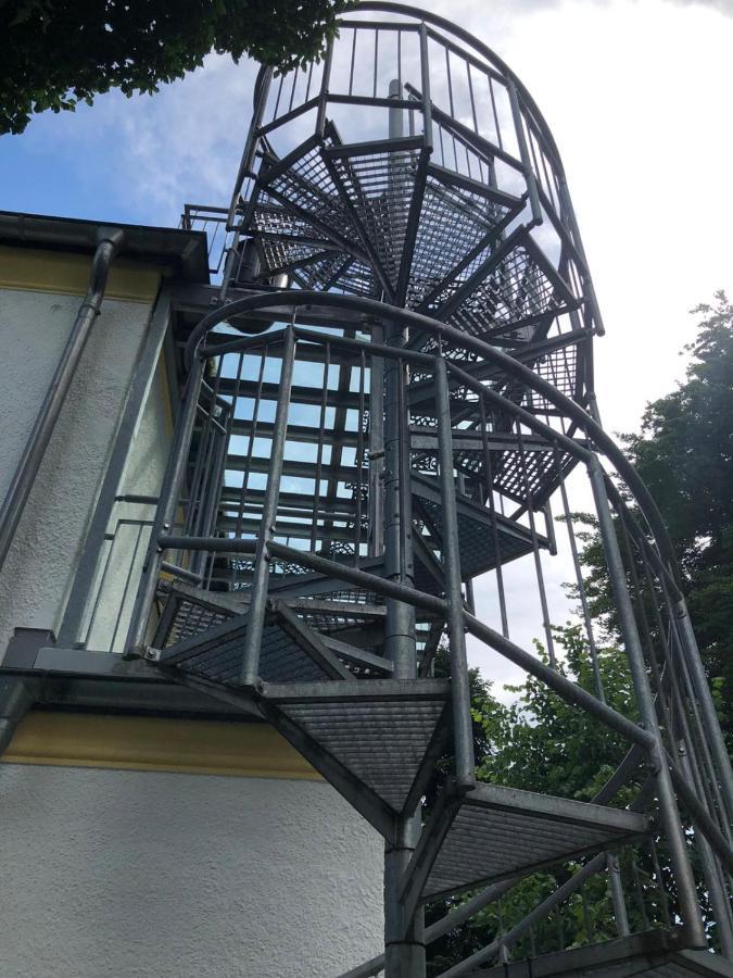 Idyllische Penthouse-wohnung In Super Lage * München